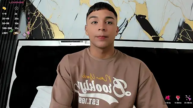 Snapshot of Seductivo_jr chatting on 10/22/25, 05:08 Seductivo jr online show from 10/22/25, 05:08