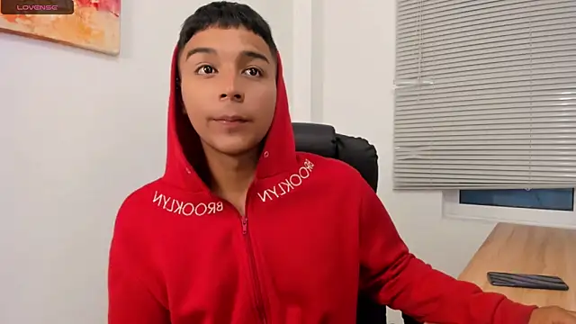 Snapshot of Seductivo_jr chatting on 10/24/25, 05:15 Seductivo jr online show from 10/24/25, 05:15