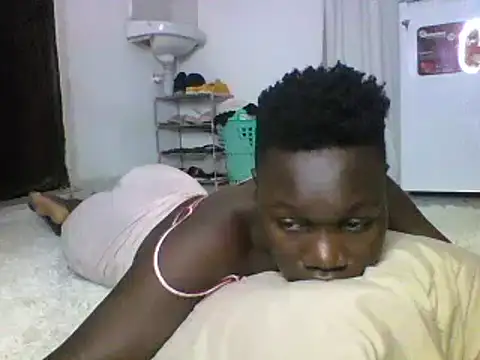 Snapshot of sexyqueen02 chatting on 02/10/25, 10:19 sexyqueen02 online show from 02/10/25, 10:19