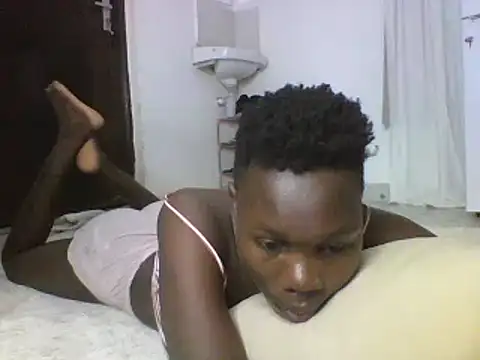 Snapshot of sexyqueen02 chatting on 02/11/25, 01:20 sexyqueen02 online show from 02/11/25, 01:20