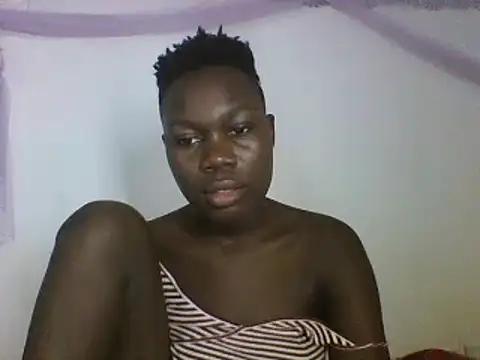 Snapshot of sexyqueen02 chatting on 02/11/25, 10:37 sexyqueen02 online show from 02/11/25, 10:37