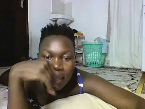 Snapshot of sexyqueen02 chatting on 02/14/25, 12:09 sexyqueen02 online show from 02/14/25, 12:09