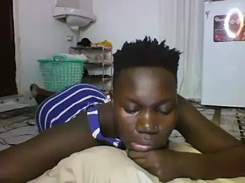 Snapshot of sexyqueen02 chatting on 02/16/25, 01:16 sexyqueen02 online show from 02/16/25, 01:16