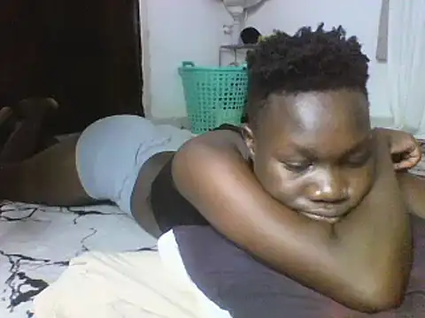 Snapshot of sexyqueen02 chatting on 02/20/25, 01:36 sexyqueen02 online show from 02/20/25, 01:36