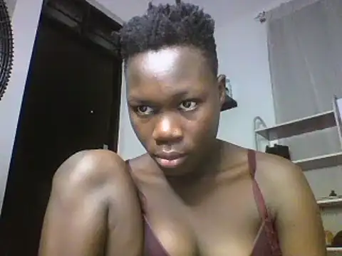 Snapshot of sexyqueen02 chatting on 02/25/25, 10:07 sexyqueen02 online show from 02/25/25, 10:07