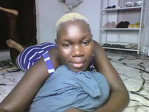 Snapshot of sexyqueen02 chatting on 03/04/25, 05:00 sexyqueen02 online show from 03/04/25, 05:00