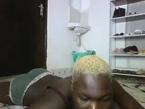 Snapshot of sexyqueen02 chatting on 03/04/25, 11:11 sexyqueen02 online show from 03/04/25, 11:11