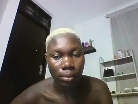 Snapshot of sexyqueen02 chatting on 03/05/25, 02:14 sexyqueen02 online show from 03/05/25, 02:14