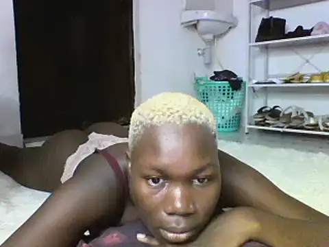 Snapshot of sexyqueen02 chatting on 03/08/25, 03:50 sexyqueen02 online show from 03/08/25, 03:50