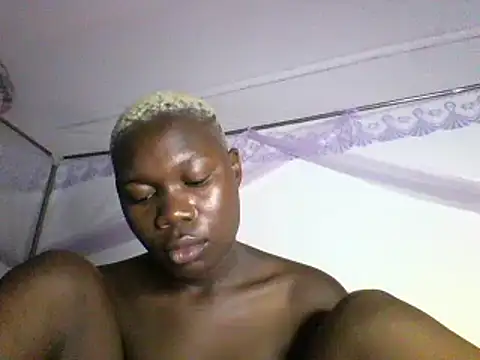 Snapshot of sexyqueen02 chatting on 03/12/25, 11:44 sexyqueen02 online show from 03/12/25, 11:44