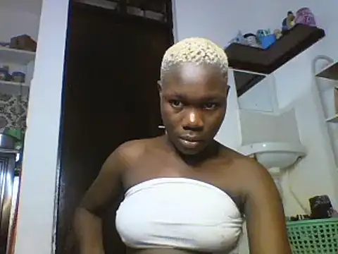 Snapshot of sexyqueen02 chatting on 03/18/25, 02:36 sexyqueen02 online show from 03/18/25, 02:36