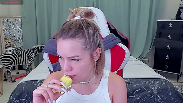LIA KITTY online show from 12/05/24, 11:05