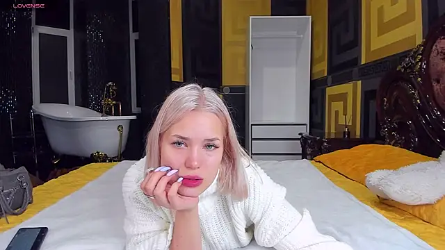 LIA KITTY online show from 12/10/24, 06:44