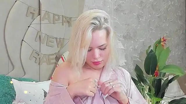 LIA KITTY online show from 01/01/25, 08:35