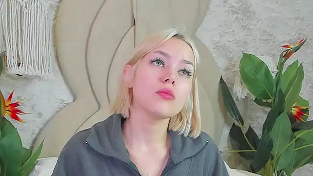 LIA KITTY online show from 02/04/25, 06:57
