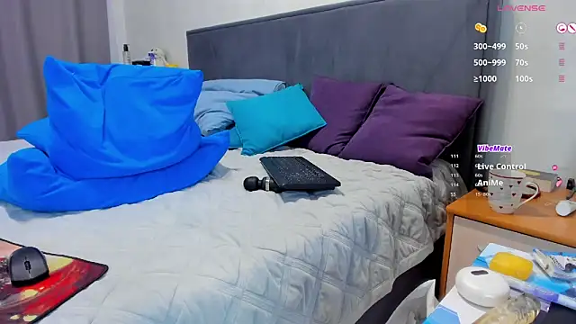  Luna Ly online show from 11/19/25, 03:39