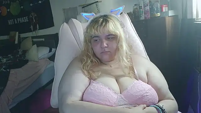 Snapshot of Zelthebrat47 chatting on 07/24/26, 02:15 Zelthebrat47 online show from 07/24/26, 02:15