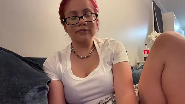 Snapshot of Babygirl_katalina chatting on 07/17/26, 01:34 Babygirl katalina online show from 07/17/26, 01:34
