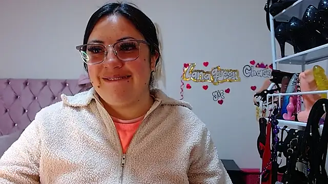 Snapshot of lanaqueen699 chatting on 10/17/25, 12:19 lanaqueen699 online show from 10/17/25, 12:19