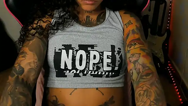 Snapshot of Ama_music chatting on 09/14/25, 10:47 Ama music online show from 09/14/25, 10:47