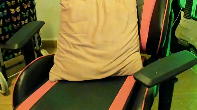 Snapshot of Ama_music chatting on 09/22/25, 10:17 Ama music online show from 09/22/25, 10:17