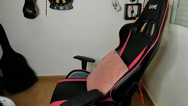 Snapshot of Ama_music chatting on 09/24/25, 09:12 Ama music online show from 09/24/25, 09:12