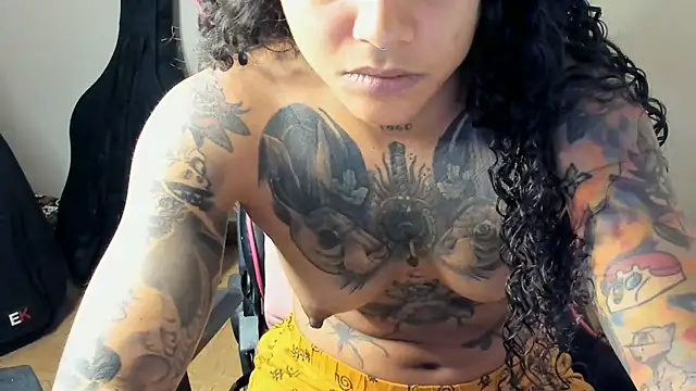 Snapshot of Ama_music chatting on 10/01/25, 07:36 Ama music online show from 10/01/25, 07:36