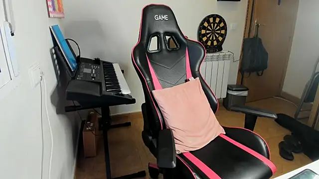 Snapshot of Ama_music chatting on 10/06/25, 08:45 Ama music online show from 10/06/25, 08:45