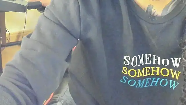 Snapshot of Ama_music chatting on 10/10/25, 08:13 Ama music online show from 10/10/25, 08:13