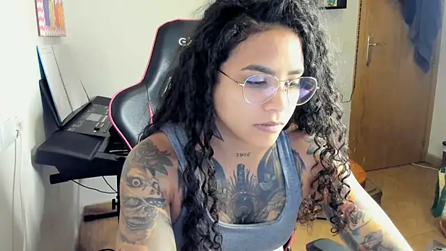 Snapshot of Ama_music chatting on 11/04/25, 10:58 Ama music online show from 11/04/25, 10:58