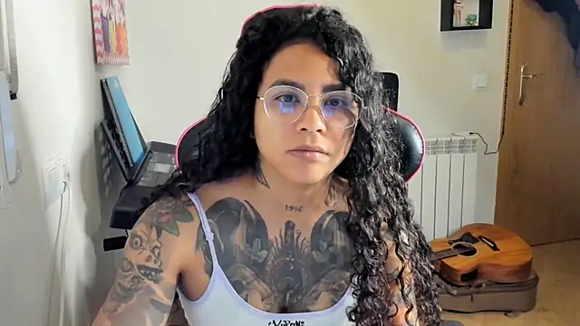 Snapshot of Ama_music chatting on 11/05/25, 10:26 Ama music online show from 11/05/25, 10:26