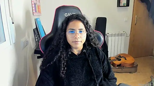 Snapshot of Ama_music chatting on 11/06/25, 01:12 Ama music online show from 11/06/25, 01:12