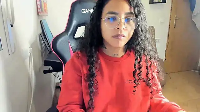 Snapshot of Ama_music chatting on 11/23/25, 03:12 Ama music online show from 11/23/25, 03:12