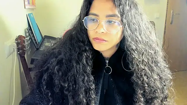 Snapshot of Ama_music chatting on 11/26/25, 02:07 Ama music online show from 11/26/25, 02:07