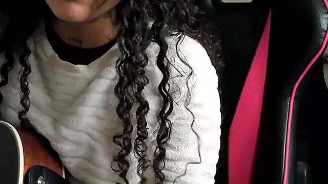 Snapshot of Ama_music chatting on 12/01/25, 11:04 Ama music online show from 12/01/25, 11:04