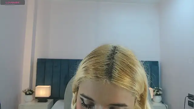 Snapshot of april_bunnyy chatting on 11/11/25, 09:04 april bunnyy online show from 11/11/25, 09:04