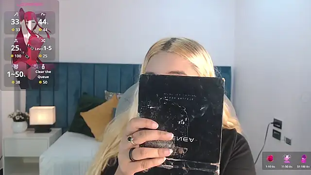 Snapshot of april_bunnyy chatting on 11/14/25, 07:23 april bunnyy online show from 11/14/25, 07:23