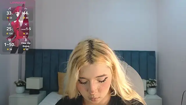 Snapshot of april_bunnyy chatting on 11/19/25, 08:20 april bunnyy online show from 11/19/25, 08:20