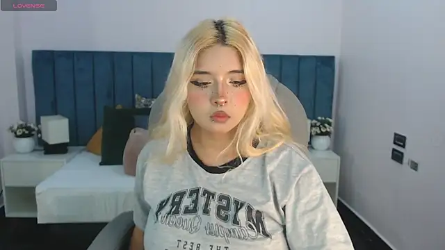 Snapshot of april_bunnyy chatting on 11/24/25, 07:57 april bunnyy online show from 11/24/25, 07:57