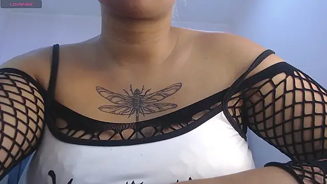 Snapshot of april_bunnyy chatting on 12/13/25, 07:53 april bunnyy online show from 12/13/25, 07:53