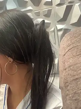 Snapshot of Larabrooks chatting on 10/01/25, 06:14 Larabrooks online show from 10/01/25, 06:14