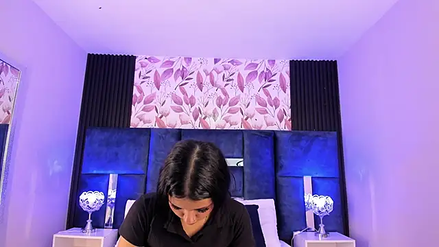 Snapshot of Larabrooks chatting on 10/13/25, 07:14 Larabrooks online show from 10/13/25, 07:14