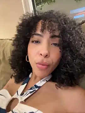 Snapshot of OSHUN_ chatting on 06/11/26, 01:49 OSHUN online show from 06/11/26, 01:49