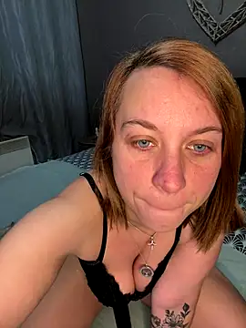 Snapshot of Aphrodite-22 chatting on 10/27/25, 04:05 Aphrodite-22 online show from 10/27/25, 04:05