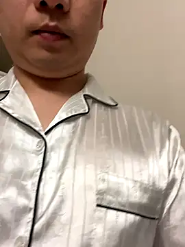 Snapshot of happyending69 chatting on 10/26/25, 11:09 happyending69 online show from 10/26/25, 11:09