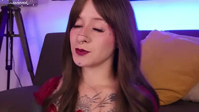 Snapshot of Daarlene chatting on 11/07/25, 10:04 Daarlene online show from 11/07/25, 10:04