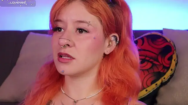 Snapshot of Daarlene chatting on 11/10/25, 10:58 Daarlene online show from 11/10/25, 10:58