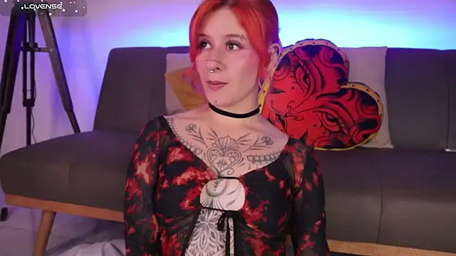 Snapshot of Daarlene chatting on 12/04/25, 02:54 Daarlene online show from 12/04/25, 02:54