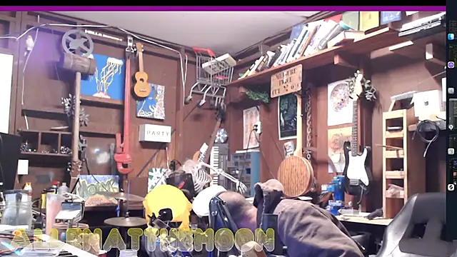 Snapshot of itsjameswebbscope chatting on 11/18/25, 08:30 itsjameswebbscope online show from 11/18/25, 08:30