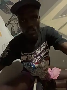 Snapshot of BringBackLostLover chatting on 10/15/25, 12:44 BringBackLostLover online show from 10/15/25, 12:44